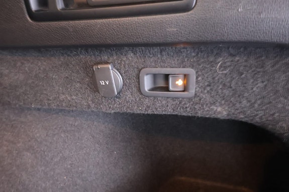Volkswagen Passat 17 of 23