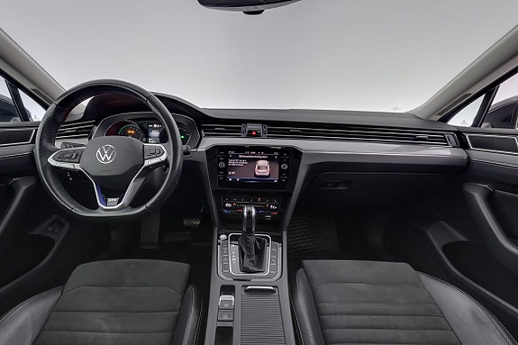 Volkswagen Passat 7 of 23