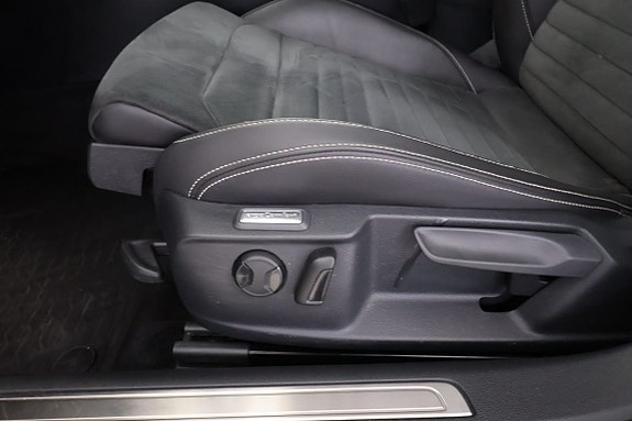 Volkswagen Passat 14 of 23