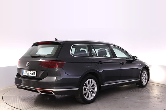 Volkswagen Passat 4 of 23
