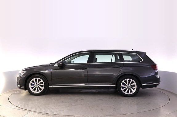 Volkswagen Passat 2 of 23