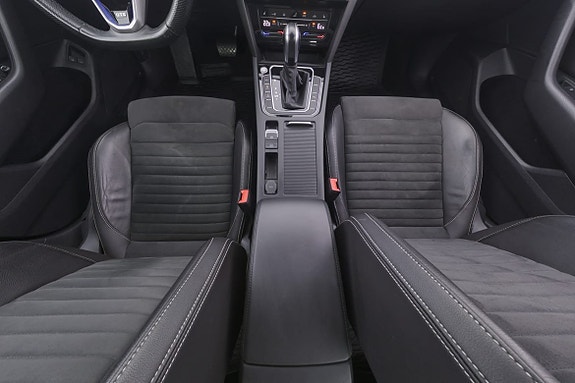 Volkswagen Passat 9 of 23