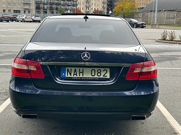 Mercedes-Benz E220 5 of 17