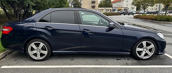 Mercedes-Benz E220 3 of 17