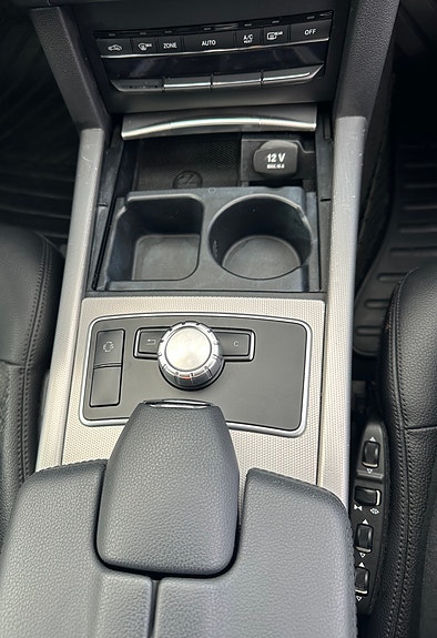 Mercedes-Benz E220 26 of 29