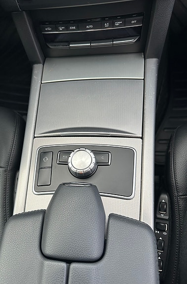 Mercedes-Benz E220 25 of 29