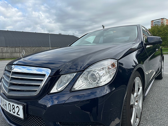 Mercedes-Benz E220 8 of 29