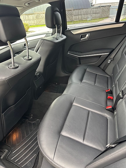 Mercedes-Benz E220 10 of 17