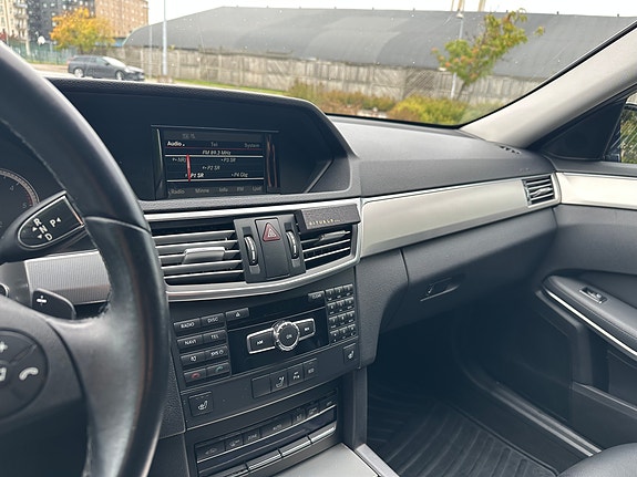 Mercedes-Benz E220 7 of 17