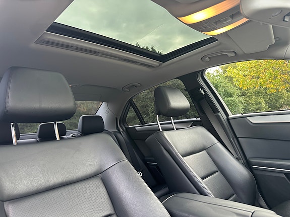 Mercedes-Benz E220 16 of 29