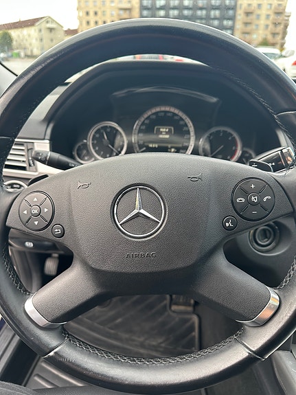 Mercedes-Benz E220 12 of 29