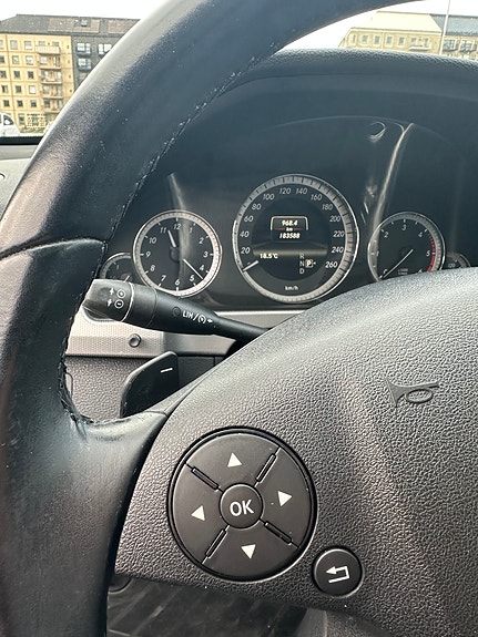 Mercedes-Benz E220 13 of 29