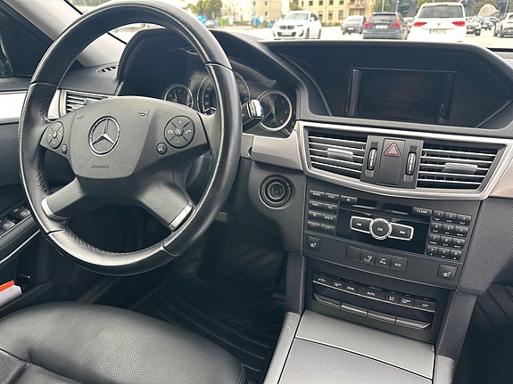 Mercedes-Benz E220 11 of 29