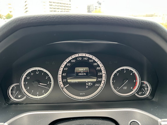 Mercedes-Benz E220 15 of 17
