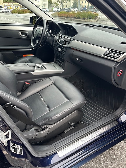 Mercedes-Benz E220 9 of 17