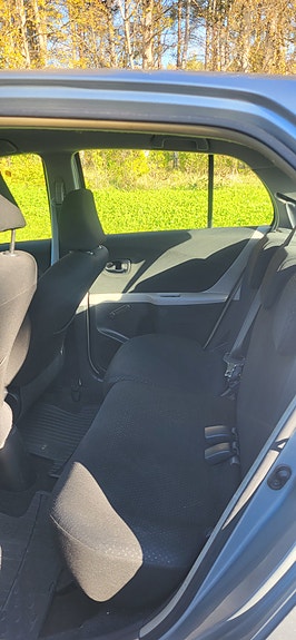 Toyota Yaris 6 of 8