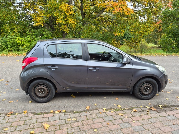 Hyundai i20 2 of 13