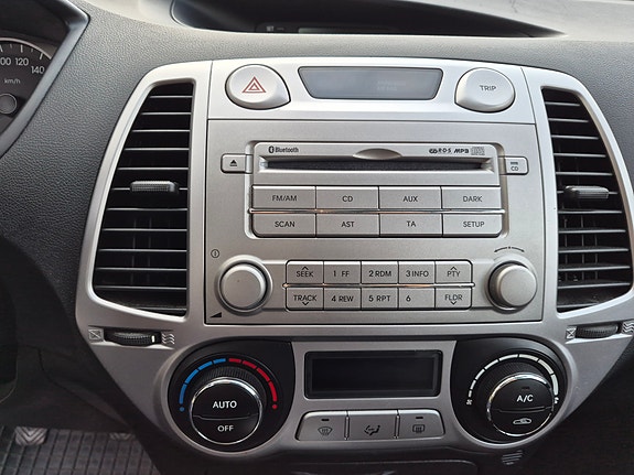 Hyundai i20 8 of 13