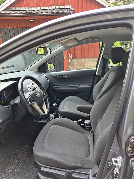 Hyundai i20 5 of 13