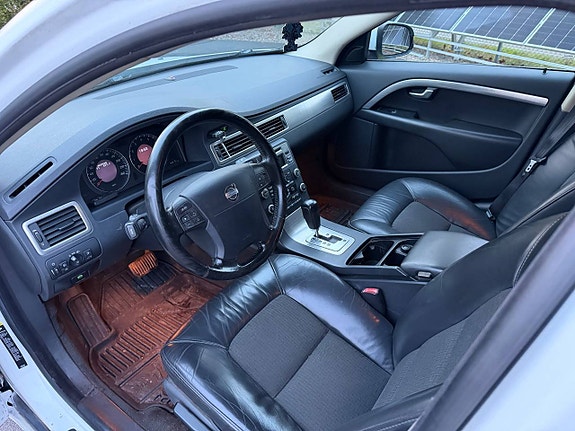 Volvo V70 4 of 6
