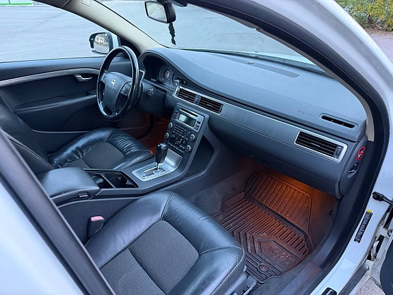 Volvo V70 5 of 6