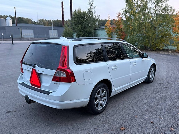 Volvo V70 3 of 6