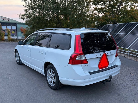 Volvo V70 2 of 6