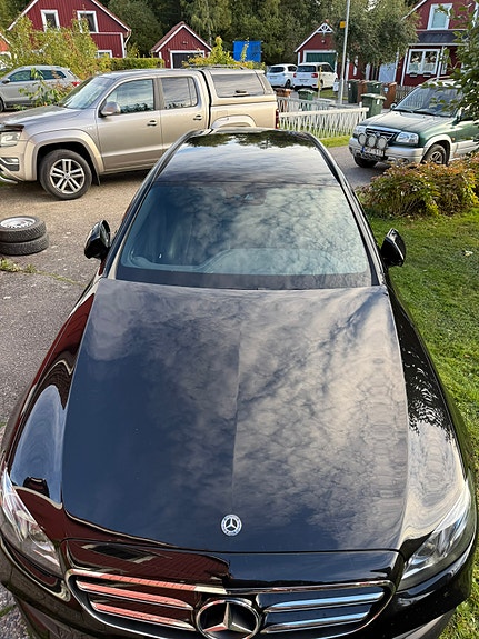 Mercedes-Benz E220 7 of 15