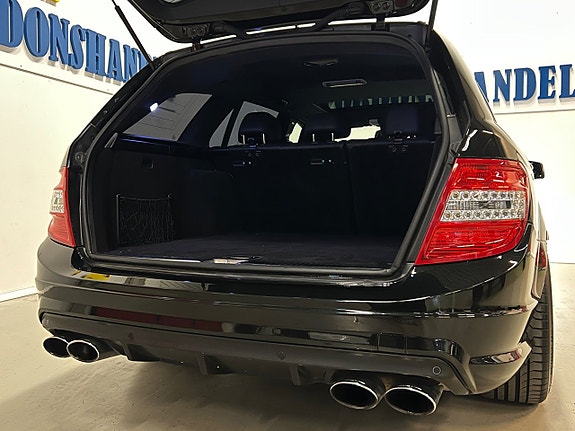 Mercedes-Benz C63 21 of 30
