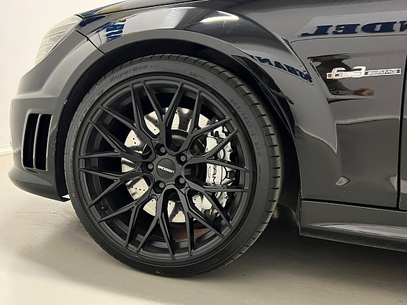 Mercedes-Benz C63 14 of 30