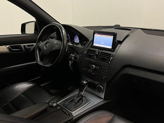 Mercedes-Benz C63 24 of 30