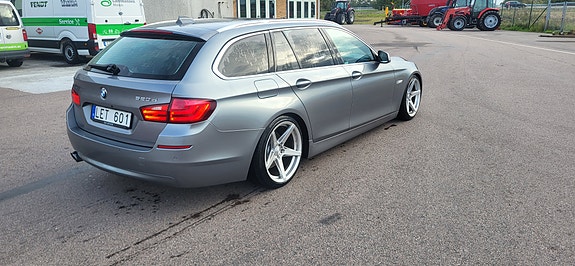 BMW 520d 2 of 4