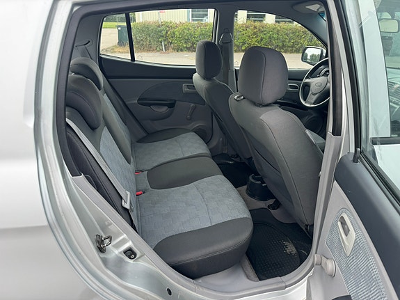 Kia Picanto 6 of 8