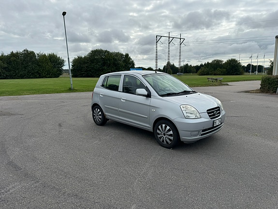 Kia Picanto 4 of 8