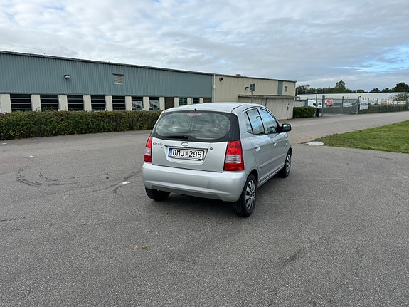 Kia Picanto 3 of 8