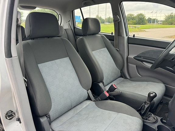 Kia Picanto 5 of 8