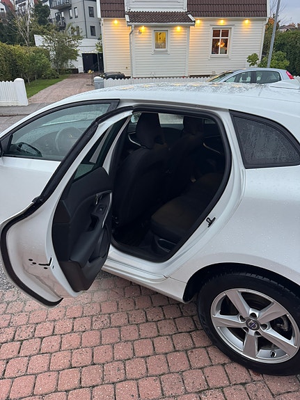 Volvo V40 6 of 9