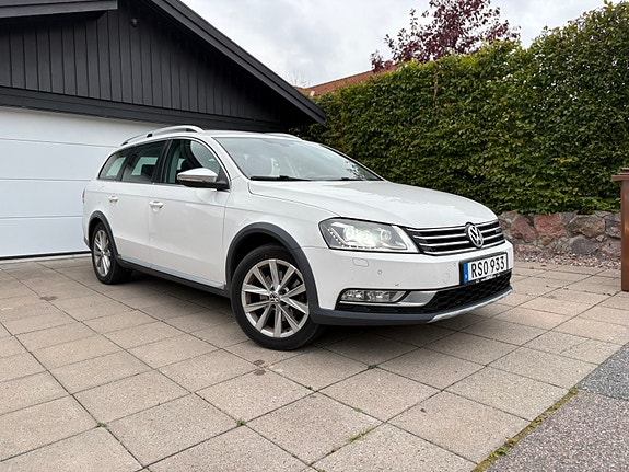 Volkswagen Passat Alltrack 2 of 13