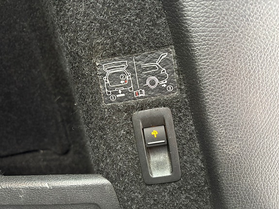 Volkswagen Passat Alltrack 11 of 13
