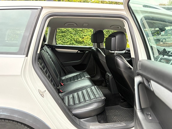 Volkswagen Passat Alltrack 9 of 13