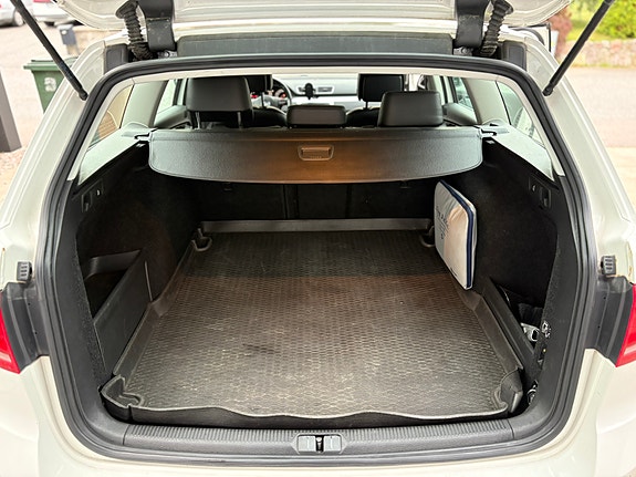 Volkswagen Passat Alltrack 12 of 13