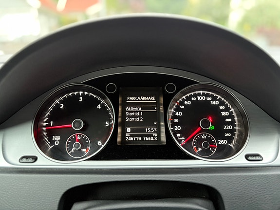 Volkswagen Passat Alltrack 10 of 13