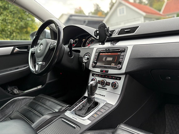 Volkswagen Passat Alltrack 8 of 13