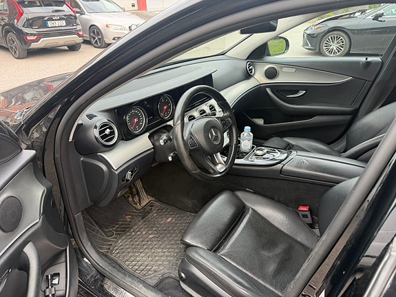 Mercedes-Benz E220 d 4 of 4
