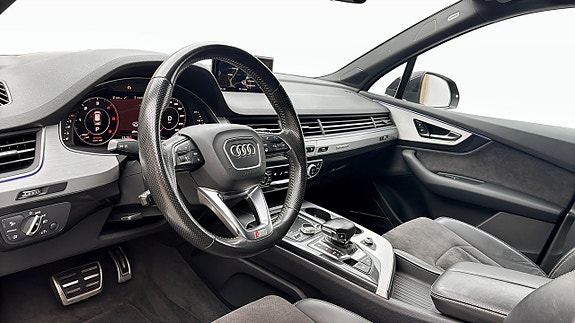 Audi Q7 8 of 17