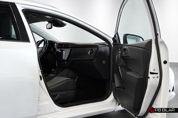 Toyota Auris 9 of 21