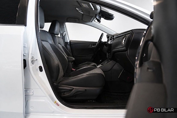 Toyota Auris 10 of 21