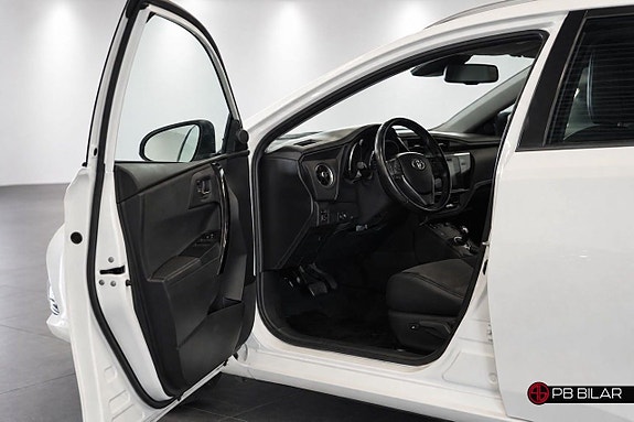 Toyota Auris 7 of 21