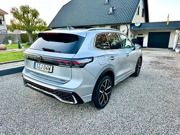 Volkswagen Tiguan 2 of 5