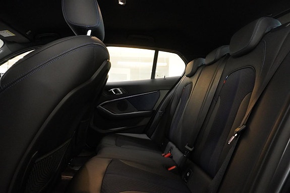 BMW 118i 7 of 11